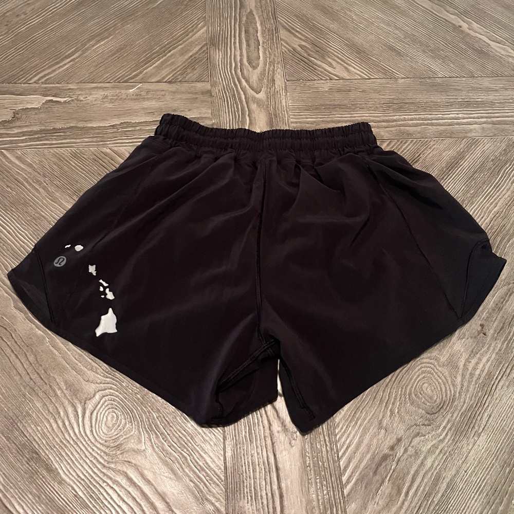 HAWAII EDITION: Lululemon Hotty Hot shorts